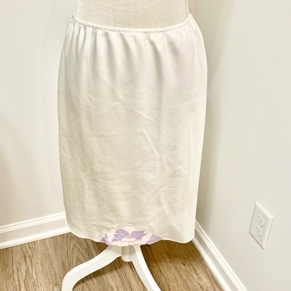 Vintage Natori Floral Embroidered Half Slip Skirt L - FITS LIKE M 6/8/10 - Picture 2 of 10
